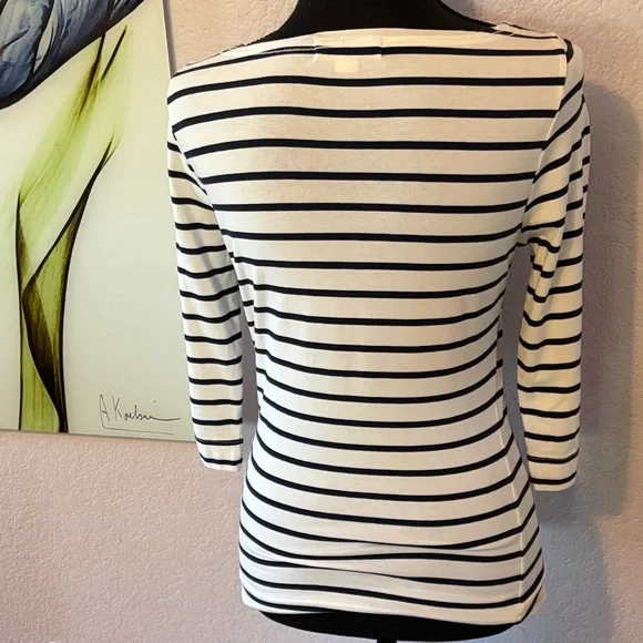 shirt size small - Picture 4 of 5